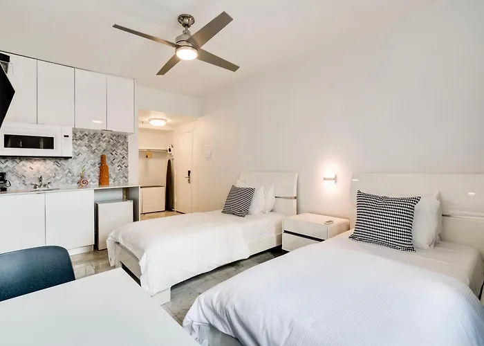 Best Location By The Beach ! Free Wifi - Tv - All Amenities