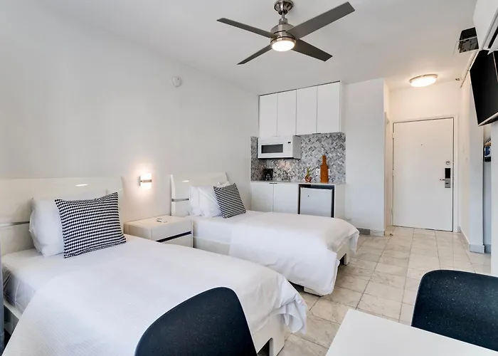Best Location By The Beach ! Free Wifi - Tv - All Amenities